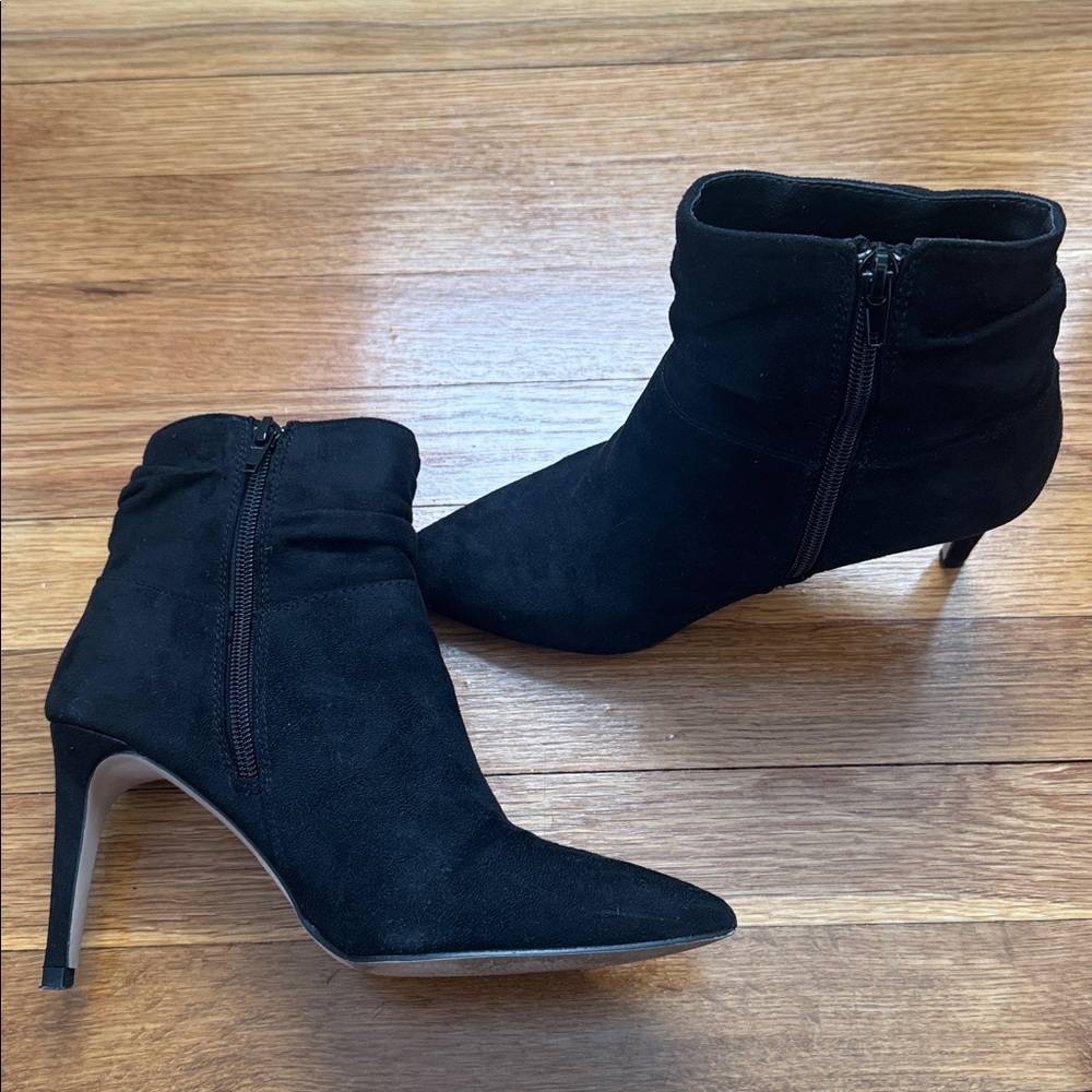Pointed toe Booties - Picture 3 of 9